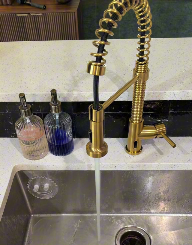 Touchless Kitchen Faucets: Why Your Next Faucet Should Answer to a Wave