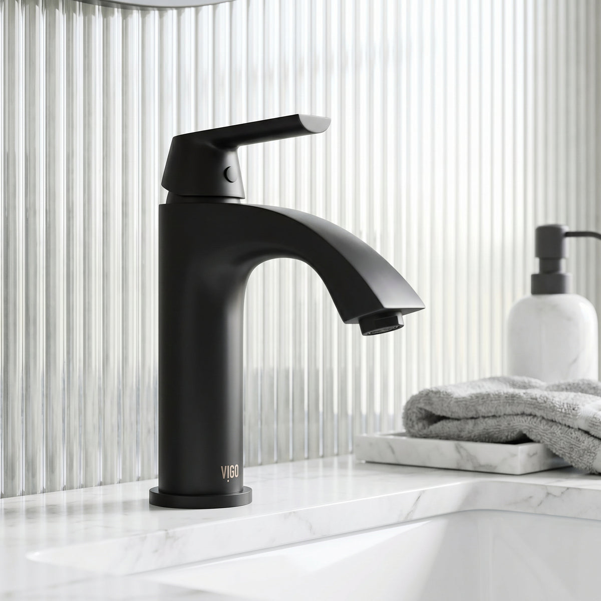 Penela Single-Hole Bathroom Faucet in Matte Black