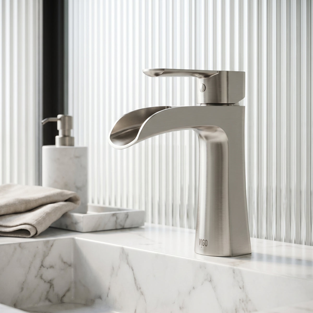 Paloma Single Hole Bathroom Faucet