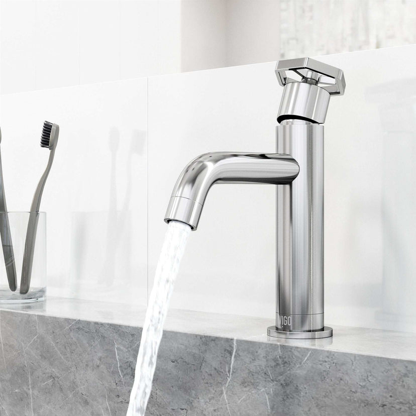 Ceramic disk valve bathroom faucet in chrome finish