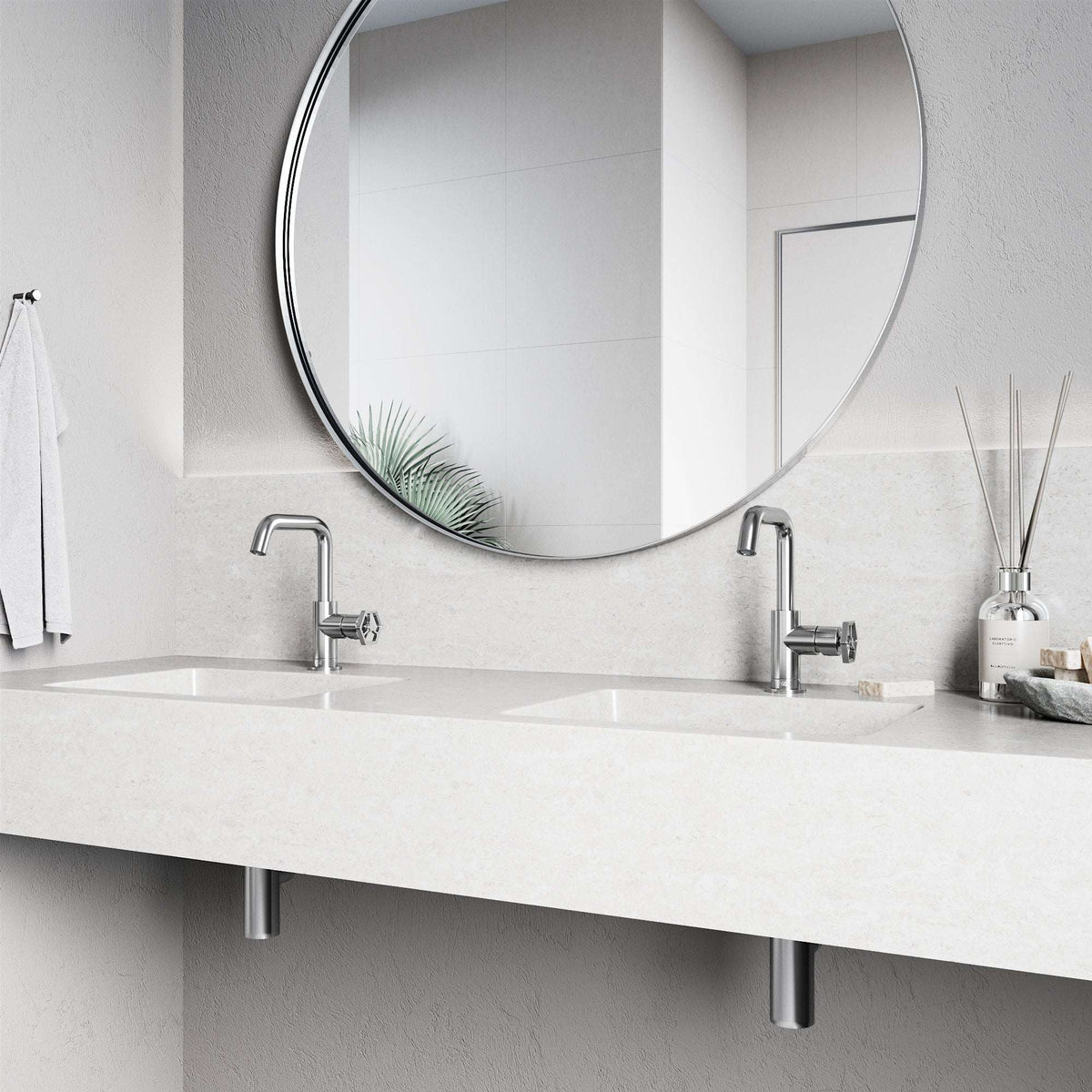 Modern deck-mounted faucet in chrome with ceramic disc valve