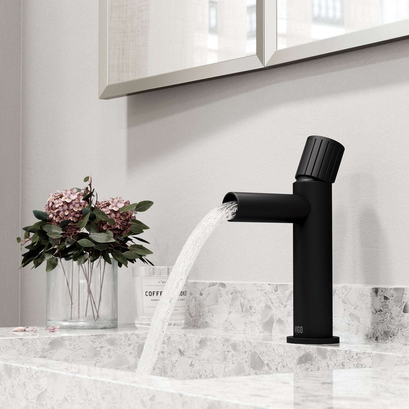 Contemporary single hole faucet with lever handle and included mounting hardware