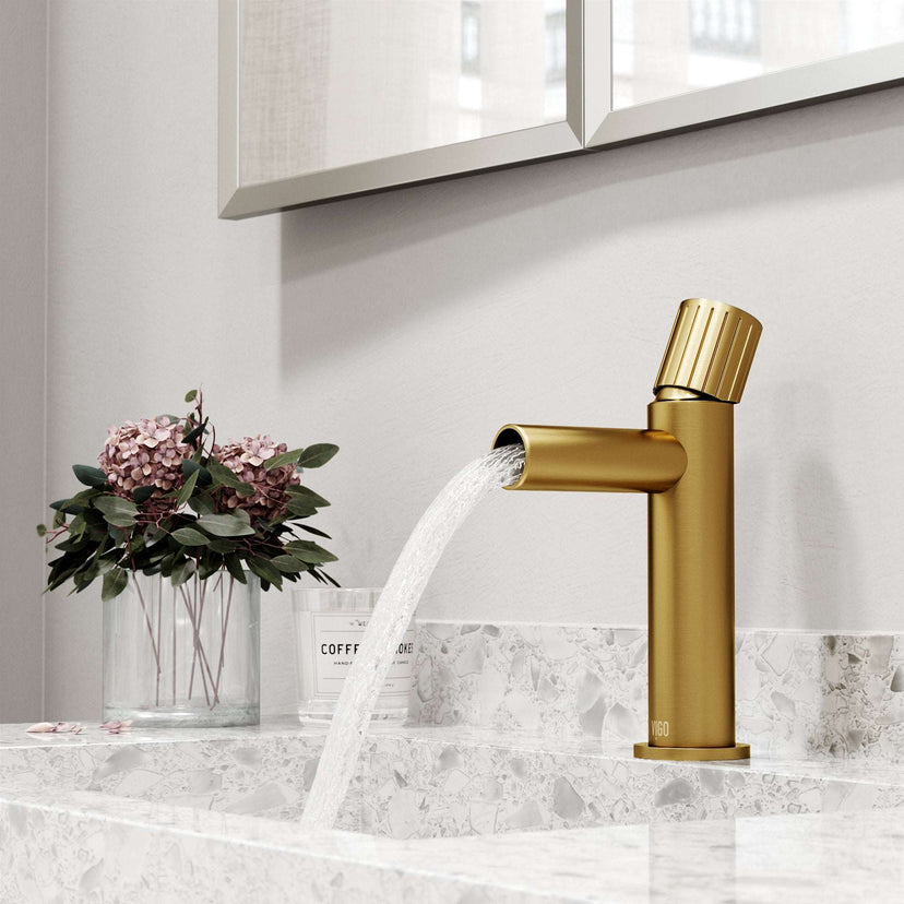 Contemporary single hole faucet with lever handle and included mounting hardware
