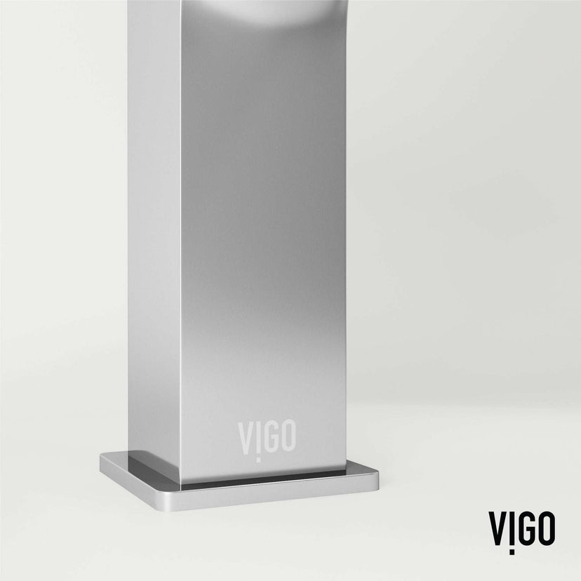 Modern deck-mounted faucet in chrome with ceramic disc cartridge