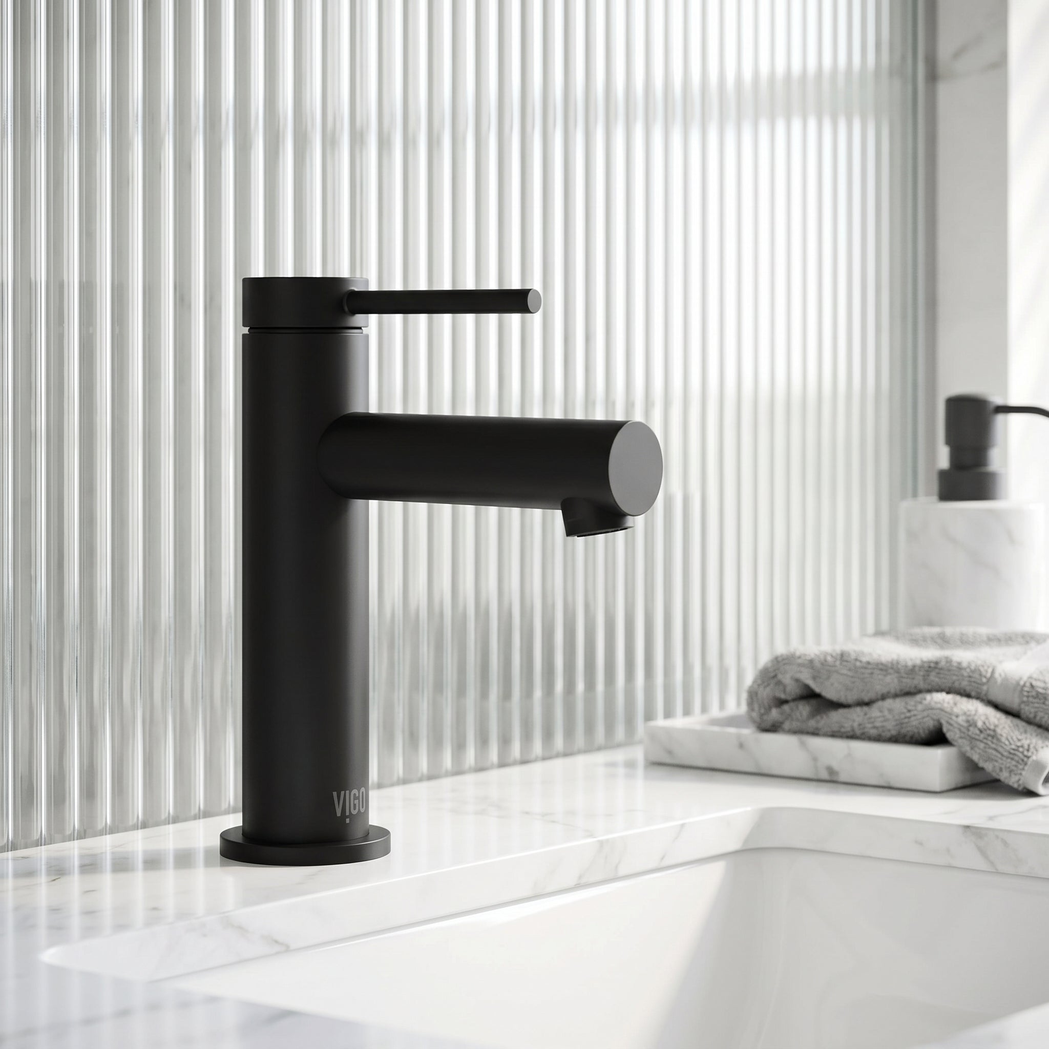 AGNEL ダブルボウモノキニ_ブラック Jewel – Single Handle Single-Hole Bathroom Faucet in Matte Black– VIGO
