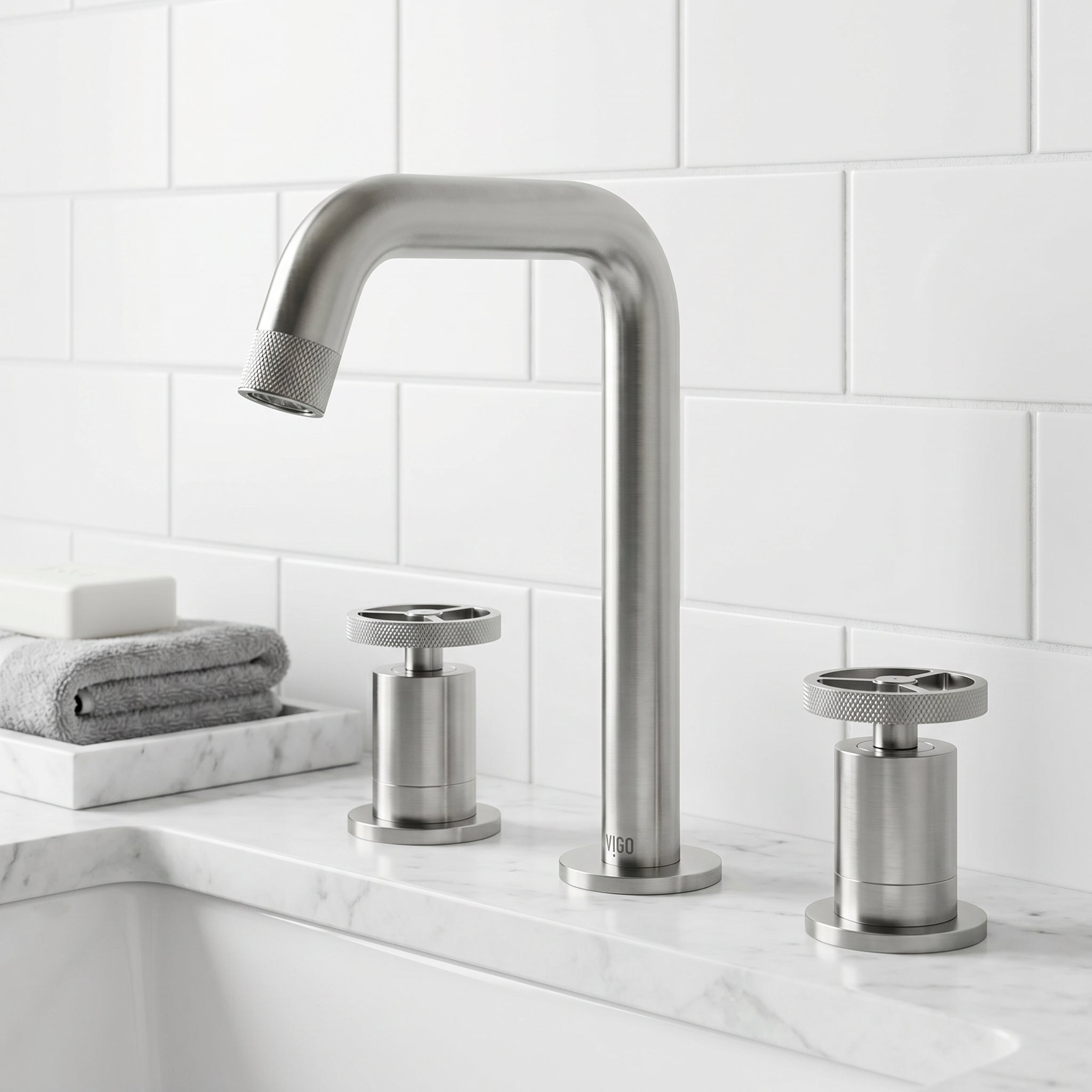 yuu　ココア×5 Cass – Two Handle Three-Hole Widespread Bathroom Faucet in Brushed