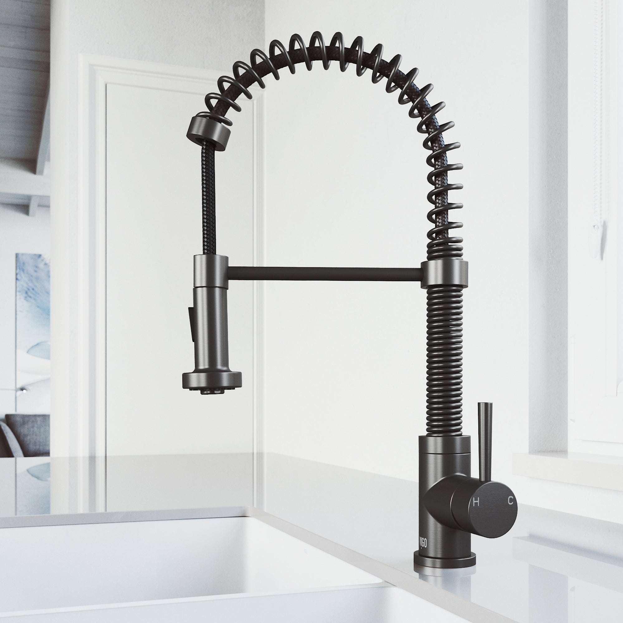 Edison – 19 in. H Modern Contemporary Pull-Down Kitchen Faucet