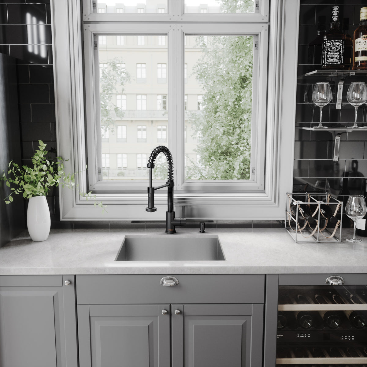 Edison Single Handle Pull-Down Sprayer Kitchen Faucet Set with Soap Dispenser in Matte Black