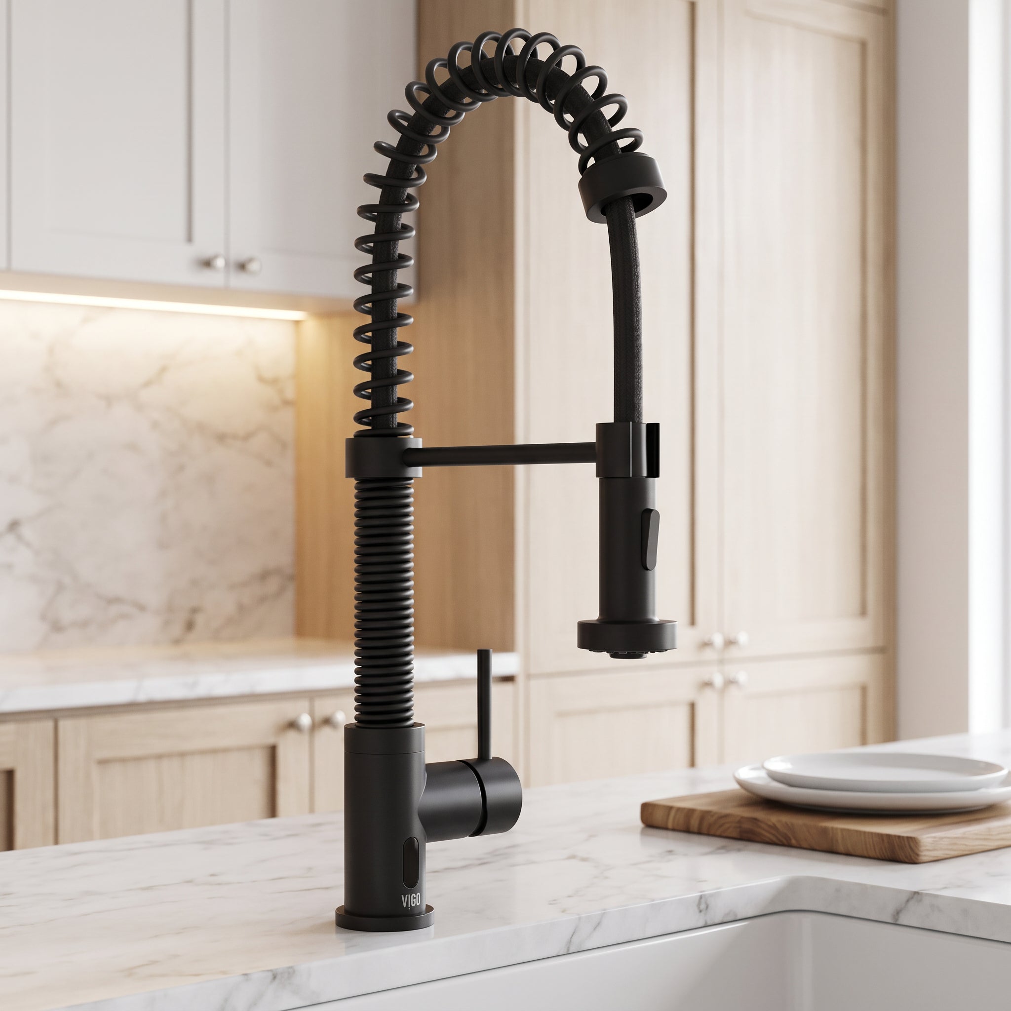 Edison – Single Handle Pull-Down Sprayer Kitchen Faucet with