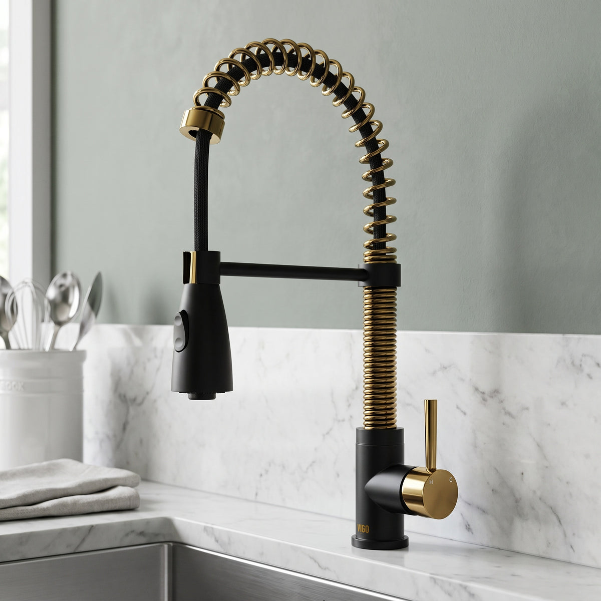 Brant Pull‑Down Spray Kitchen Faucet