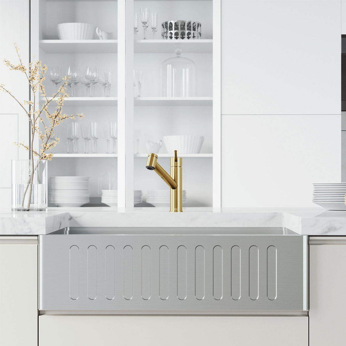 Pull-out spray kitchen faucet with 9-inch height and lever handle control