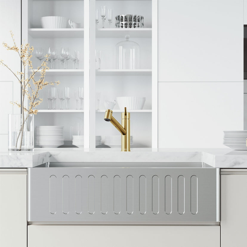 Pull-out spray kitchen faucet with 9-inch height and lever handle control