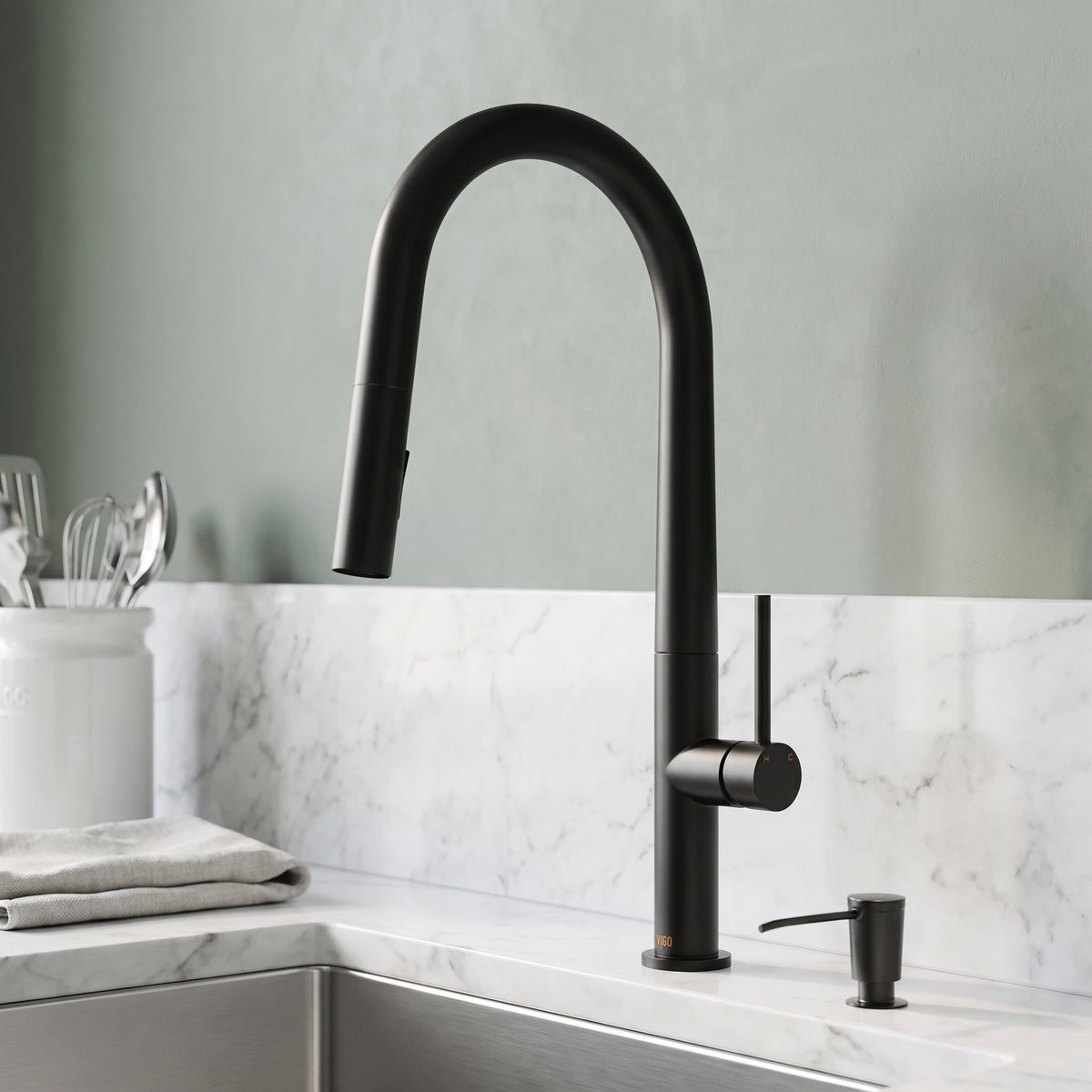 Greenwich Single Handle Pull-Down Sprayer Kitchen Faucet Set with Soap Dispenser in Matte Black