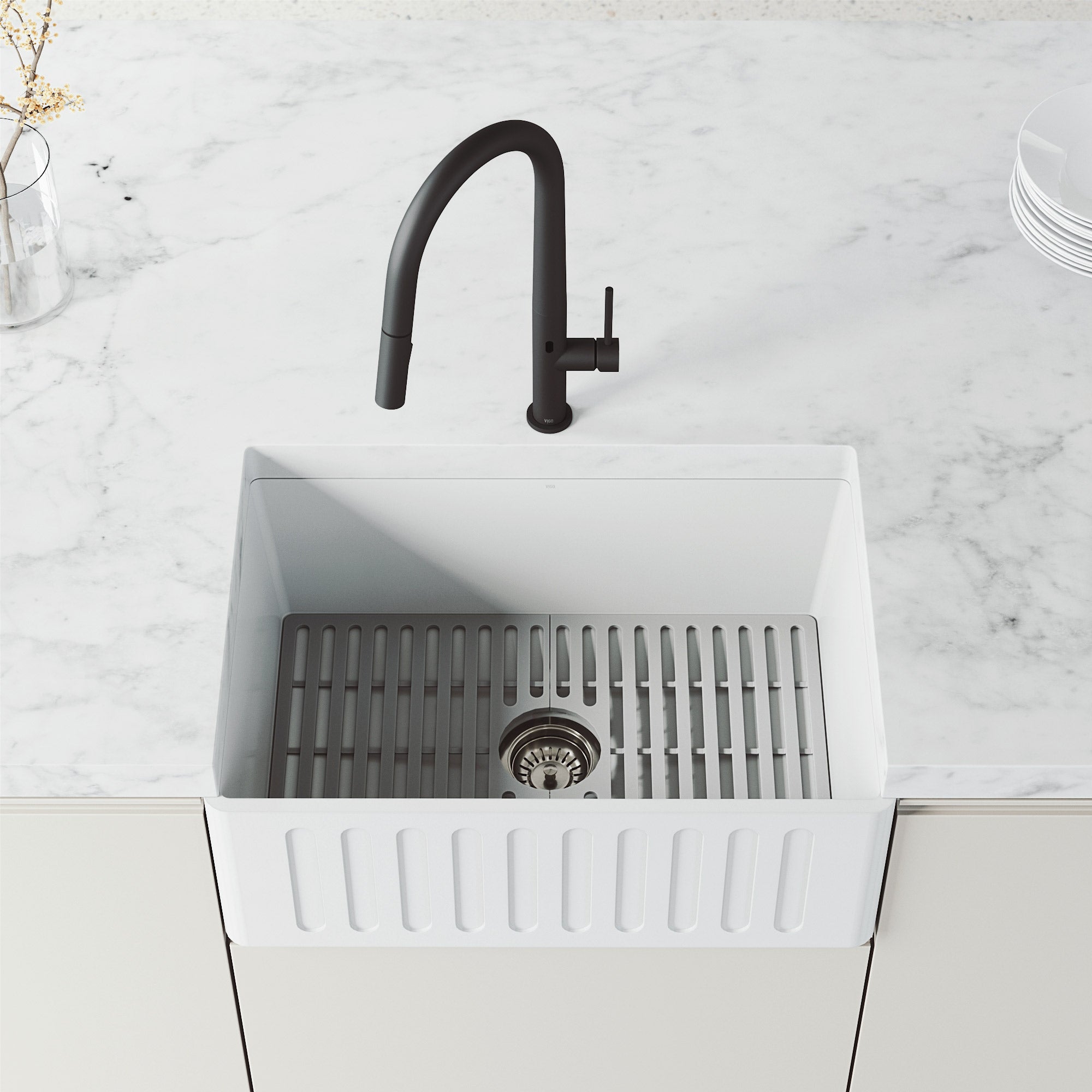 Greenwich – 18 in. H Modern Contemporary Pull-Down Touchless