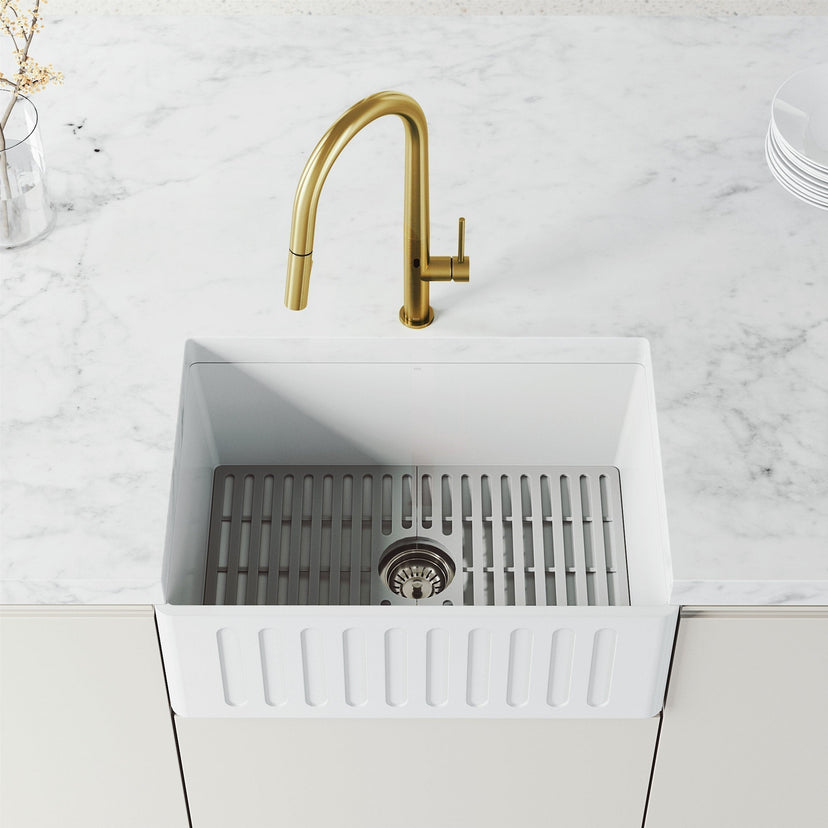 Pull-down kitchen faucet with spot-resistant finish and dual-mode spray function
