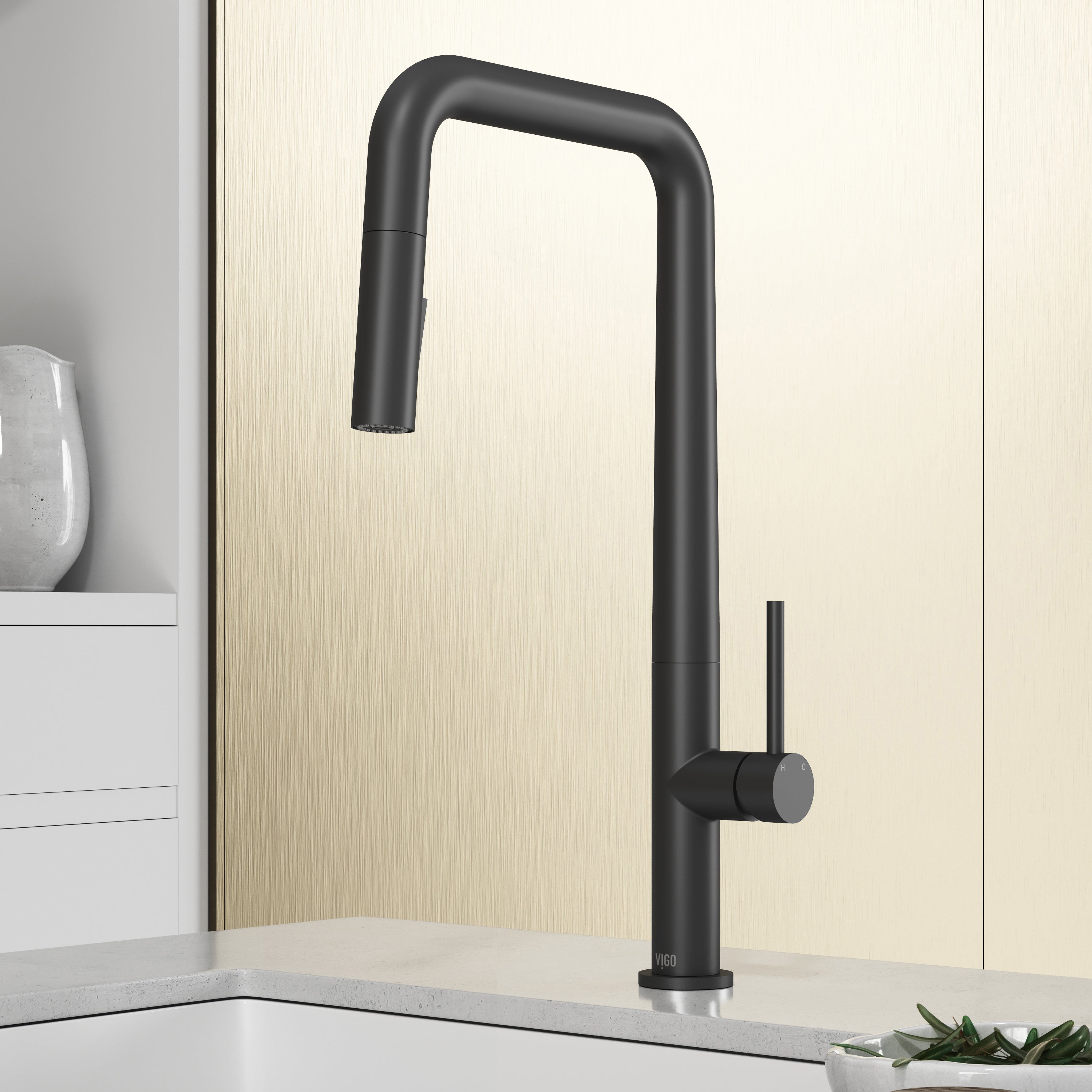 Perry Parsons – 18 in. H Modern Contemporary Pull-Down Kitchen Faucet