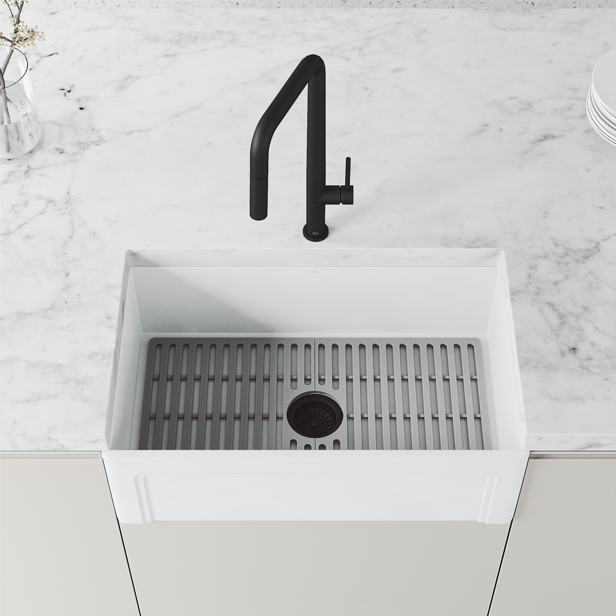 Parsons – 18 in. H Modern Contemporary Pull-Down Kitchen Faucet