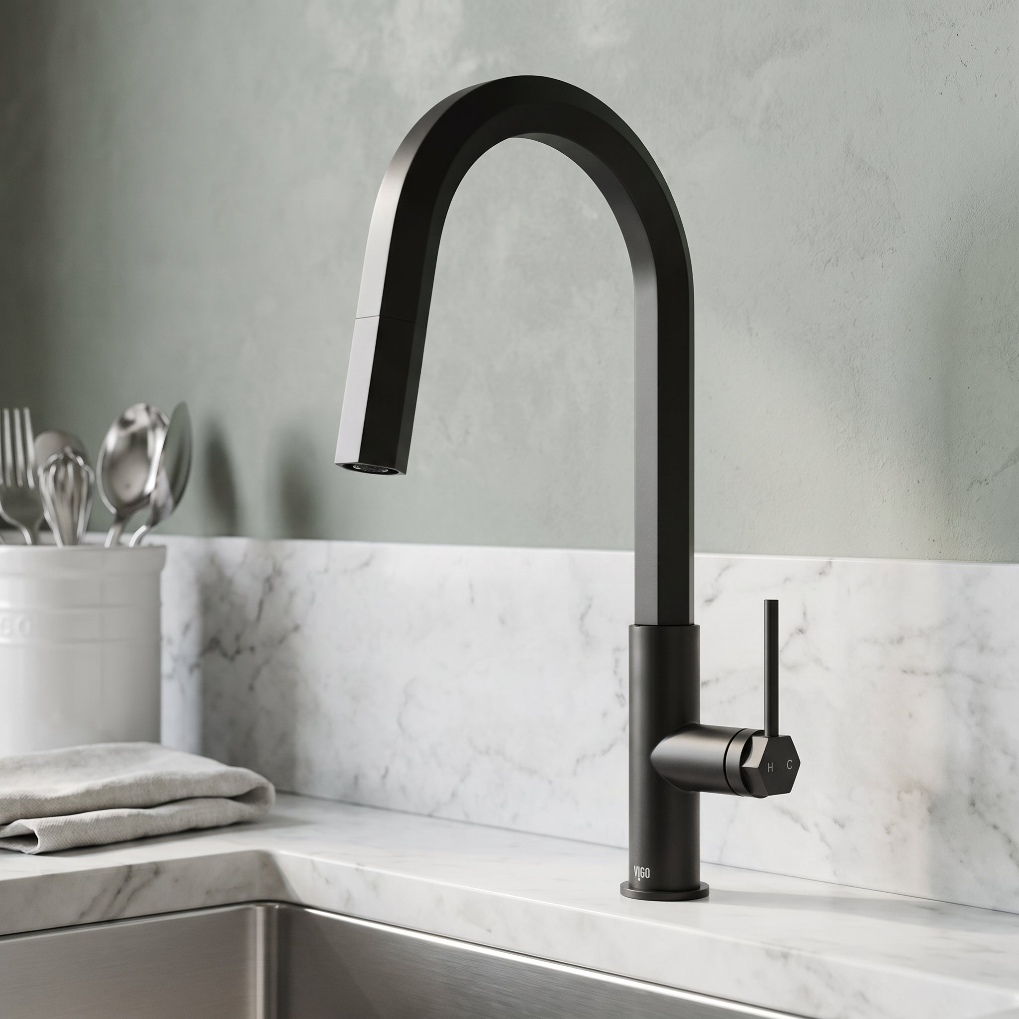 Hart – Hexad Single Handle Pull-Down Spout Kitchen Faucet in Matte