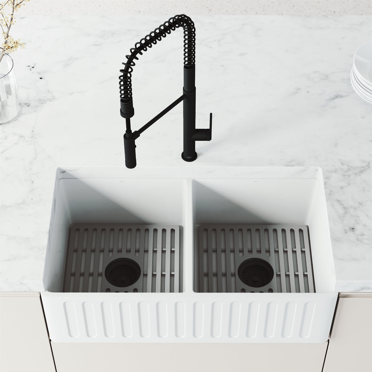 Pull-down kitchen faucet in matte black finish with secure docking station