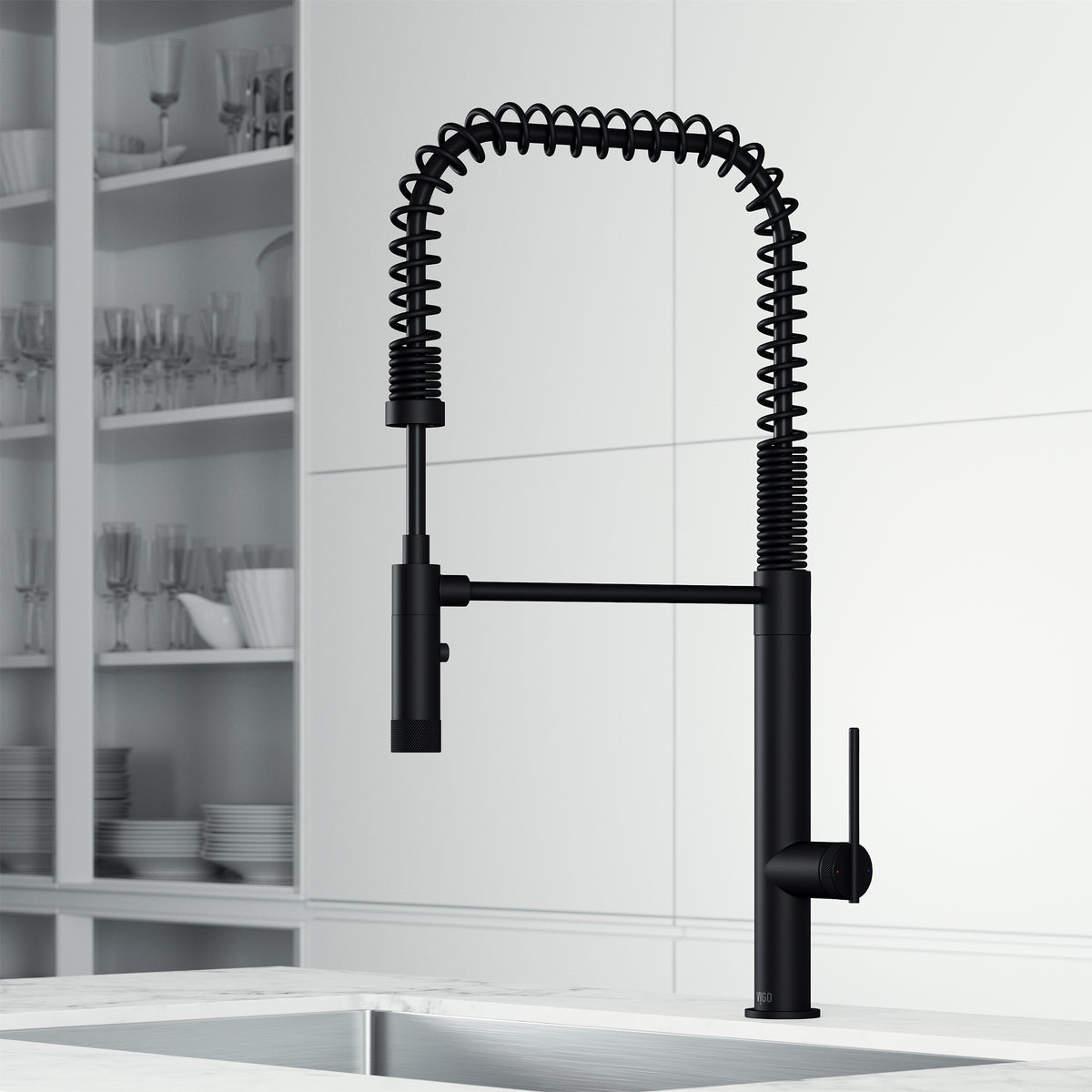 Deck mount kitchen faucet with pull-down sprayer and dual mode spray
