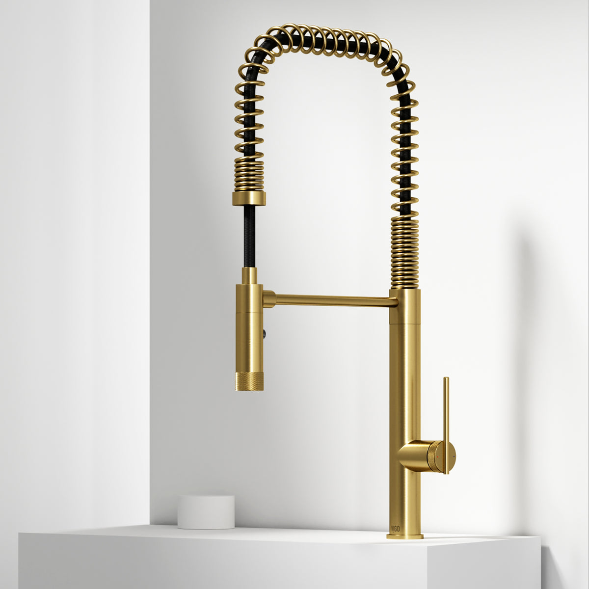 Matte brushed gold single handle kitchen faucet with pull-down sprayer