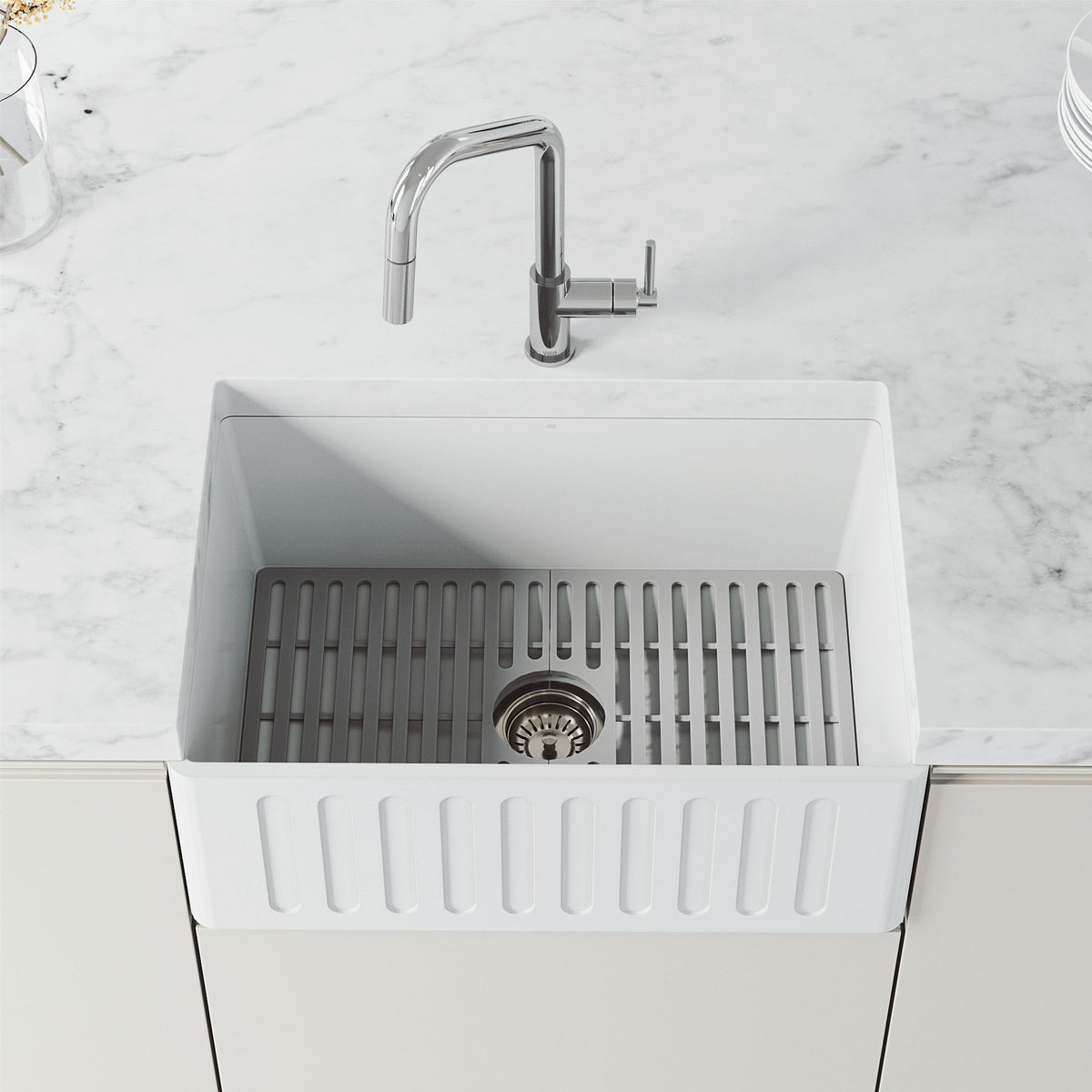 Water-efficient single handle faucet with spot-resistant chrome finish