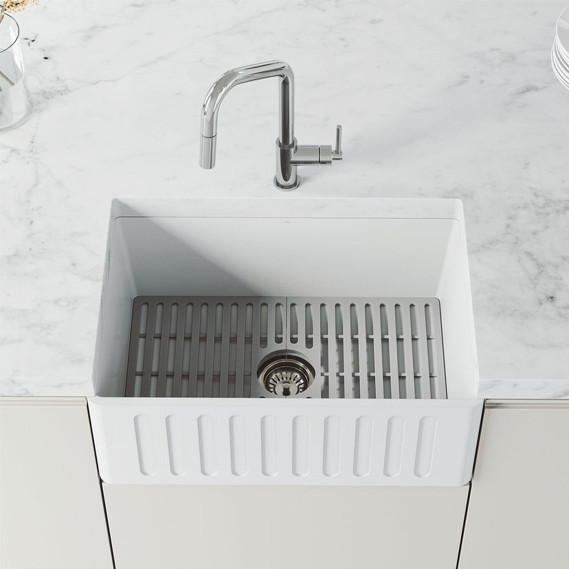 Water-efficient single handle faucet with spot-resistant chrome finish