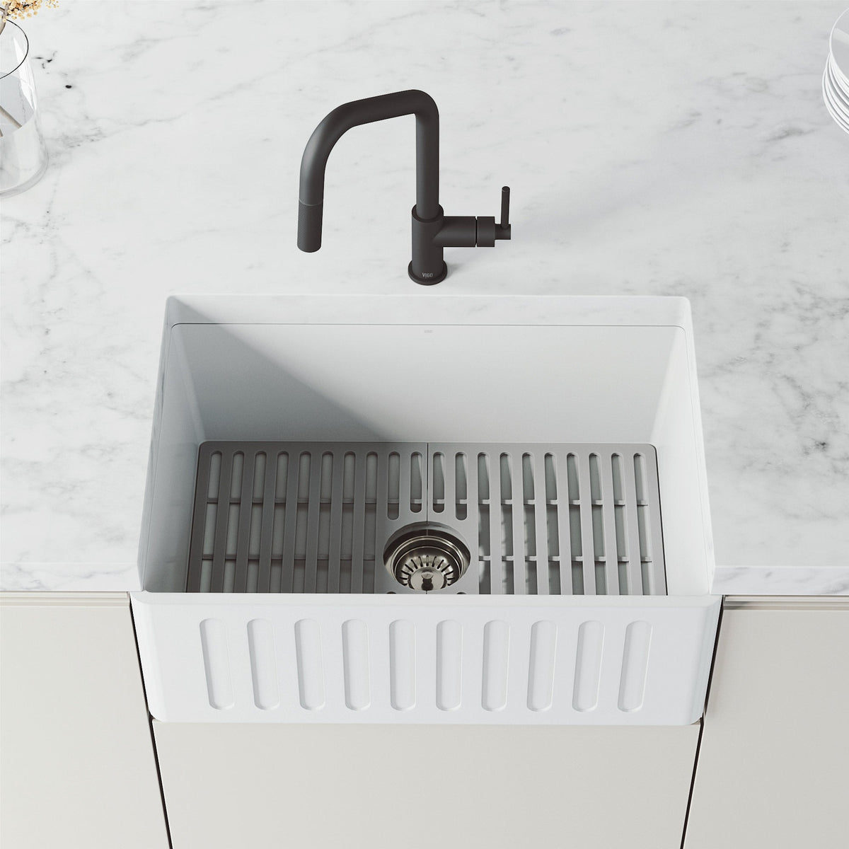 Water-efficient single handle faucet with spot-resistant matte black finish