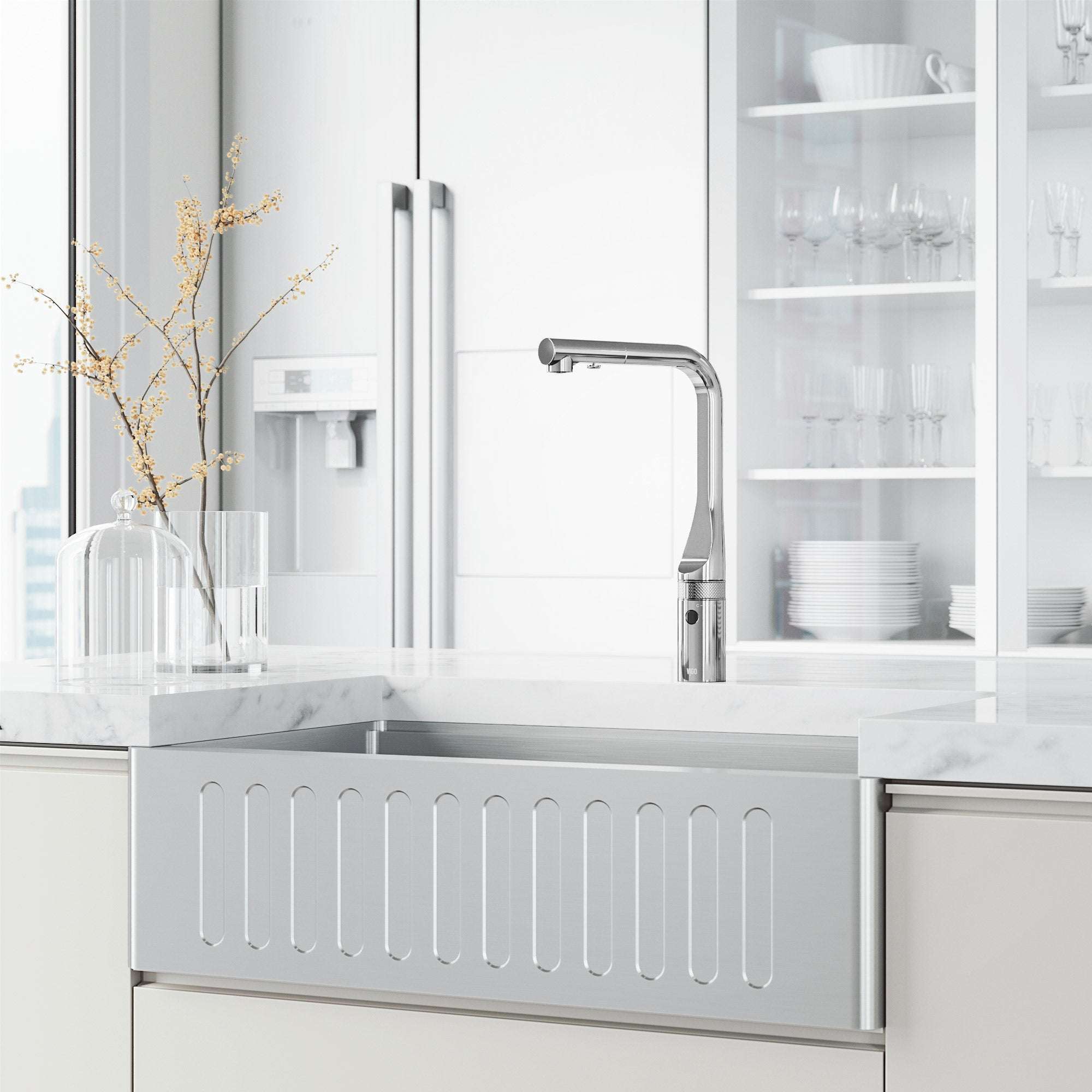 Single handle faucet with ceramic disc cartridge and 360-degree swivel