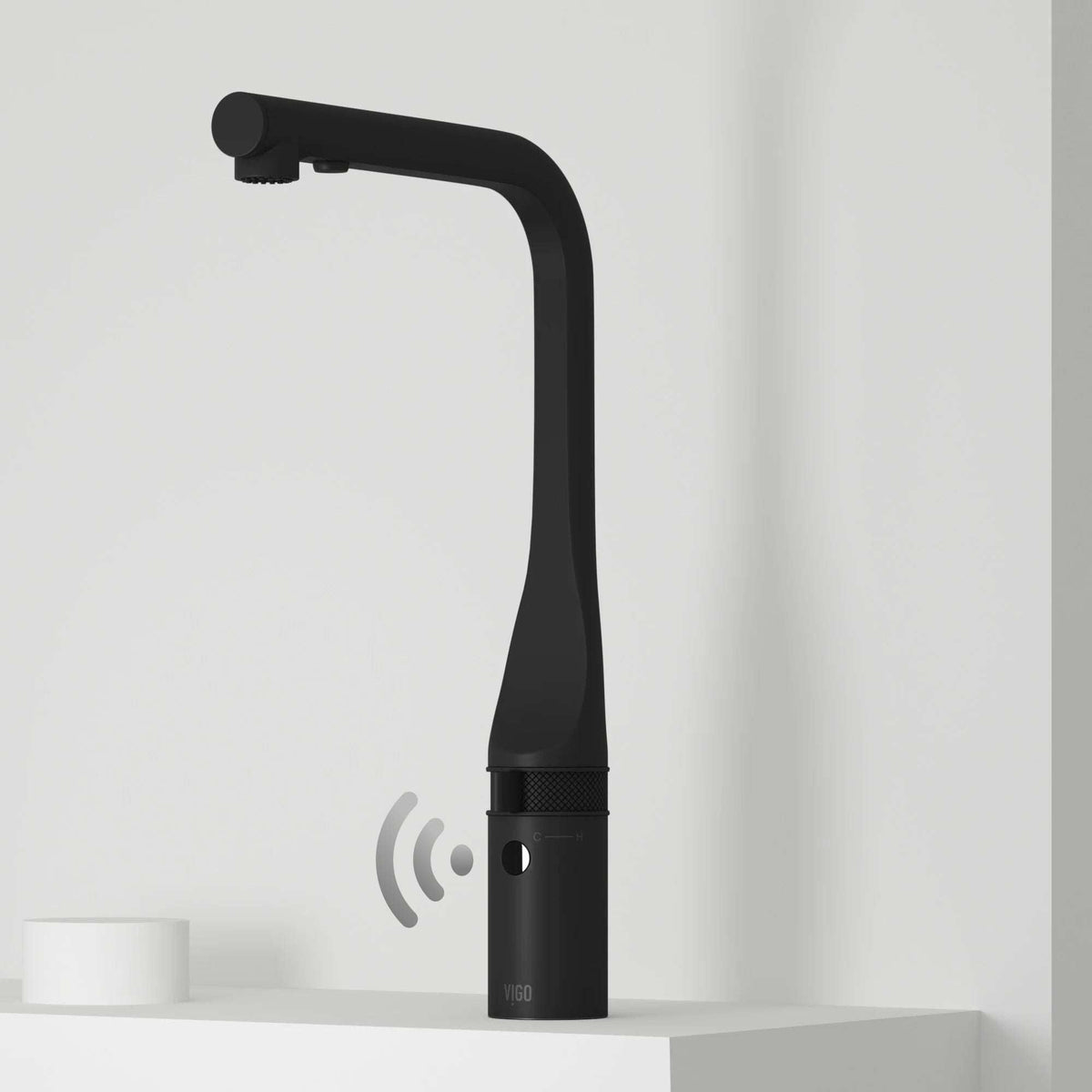VIGO Jewel Touchless Kitchen Faucet in chrome with motion sensor and extendable pull-out hose