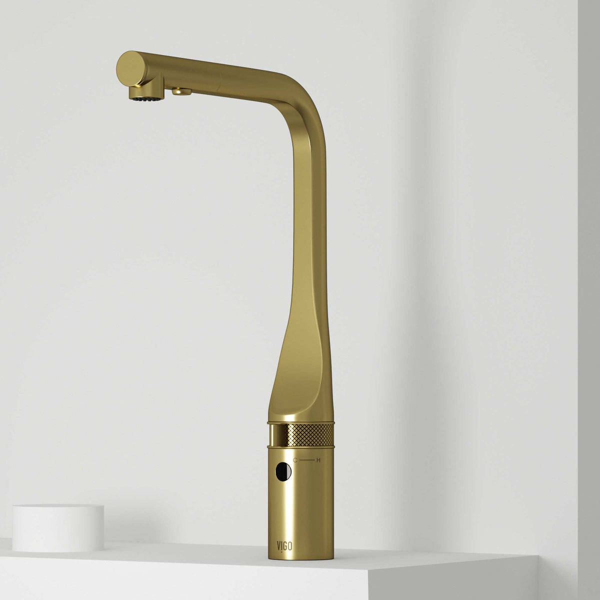 Matte brushed gold pull-out kitchen faucet with high-arc spout and 360-degree swivel