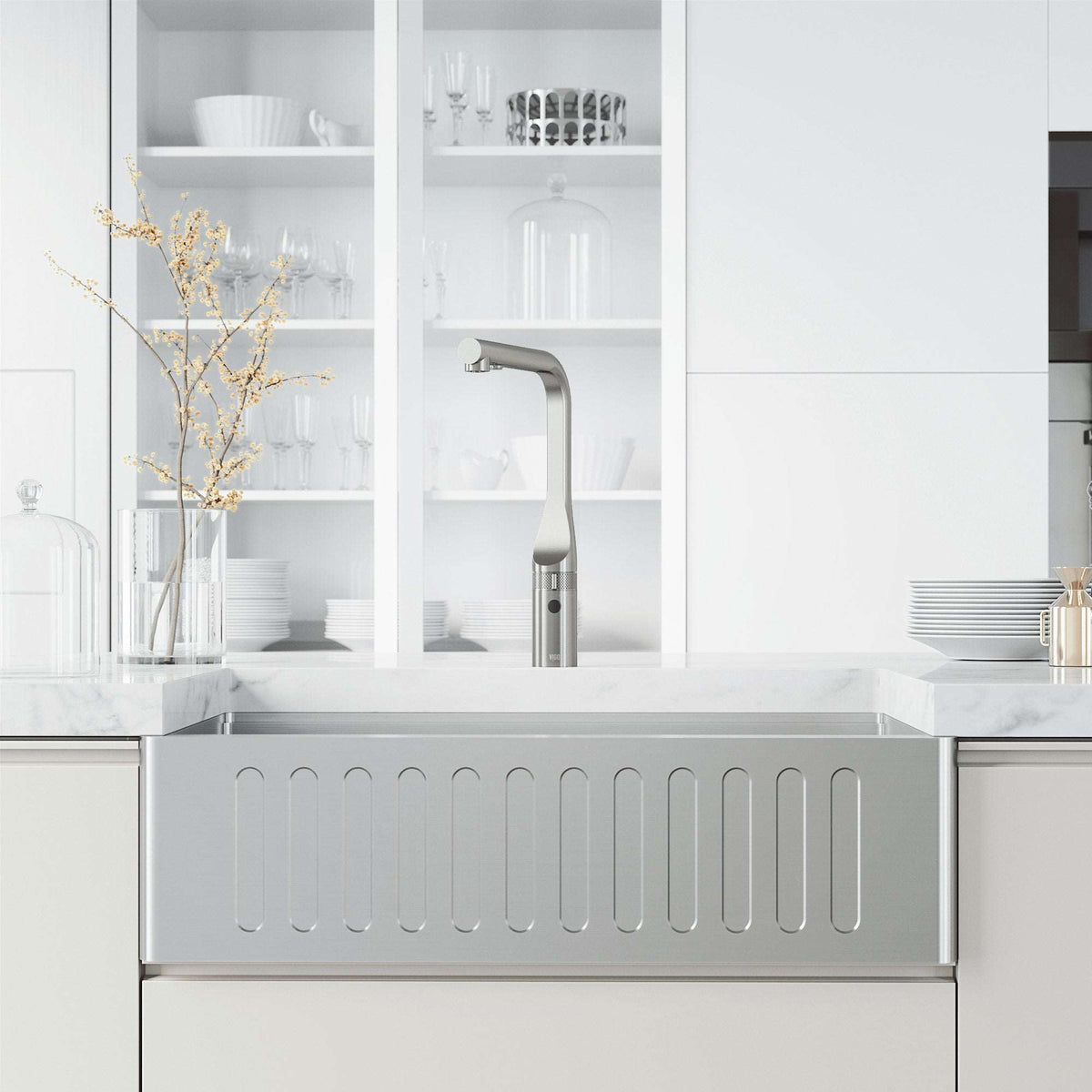 Jewel Touchless Kitchen Faucet in chrome with motion sensor and pull-out hose for hands-free kitchen use
