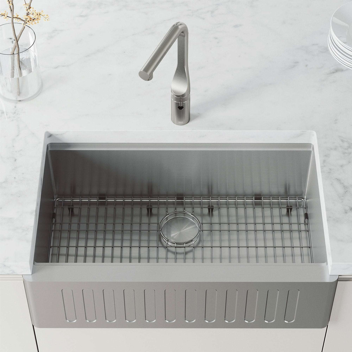 VIGO Jewel Touchless Kitchen Faucet in chrome with motion sensor and pull-out spray for hygienic, hands-free kitchen use