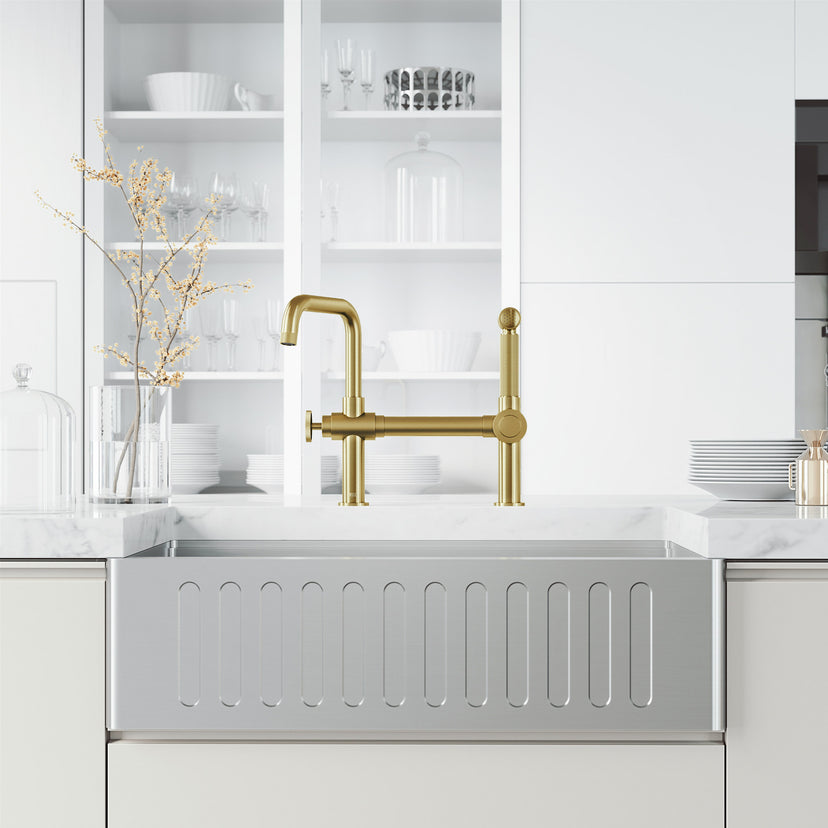 Cass Kitchen Faucet With Sprayer