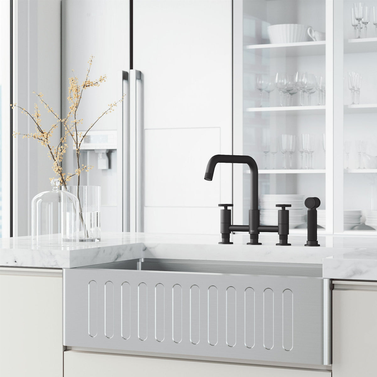 Brass kitchen faucet with ceramic valve and secure docking technology for sprayer