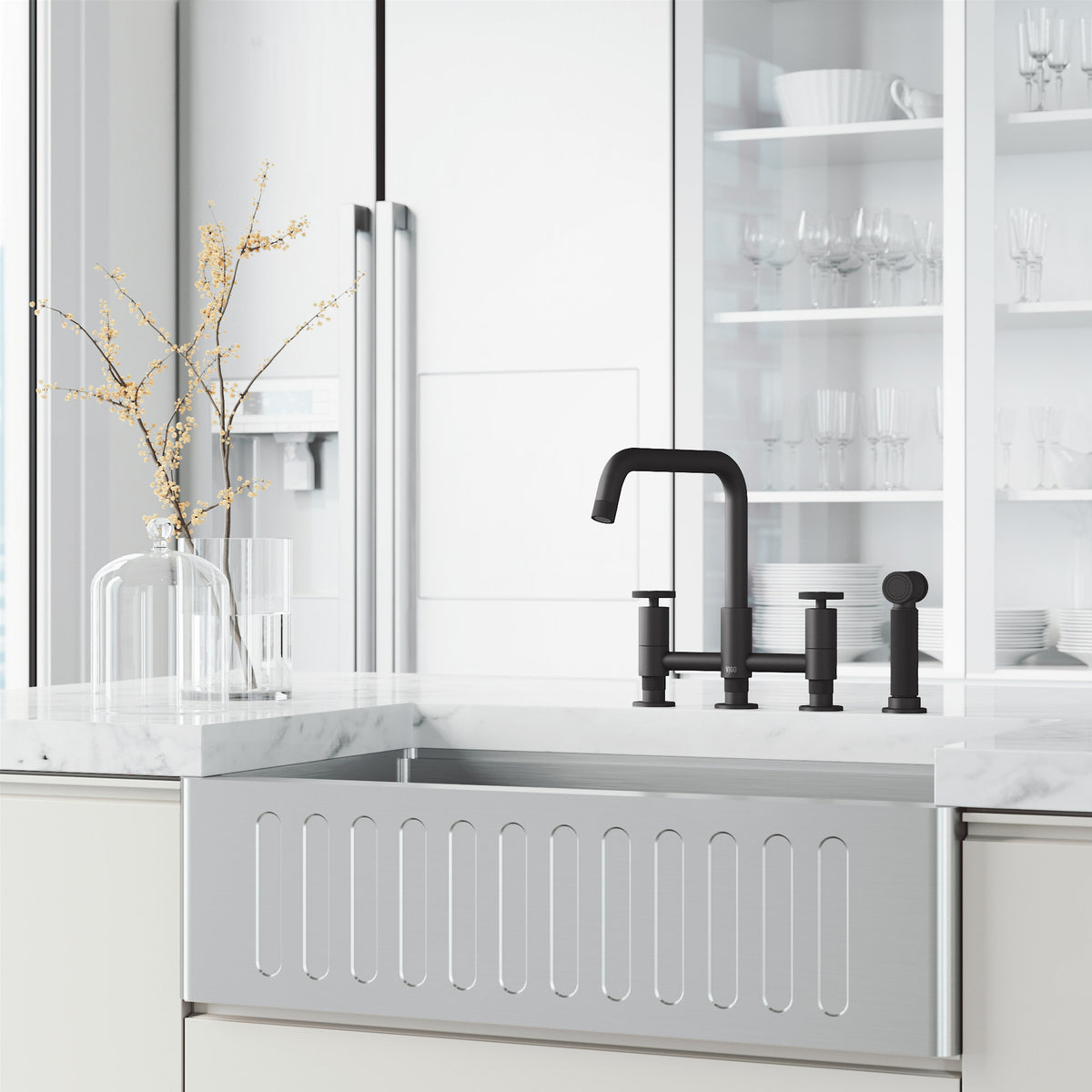 Cass Pull-Out Bridge Kitchen Faucet