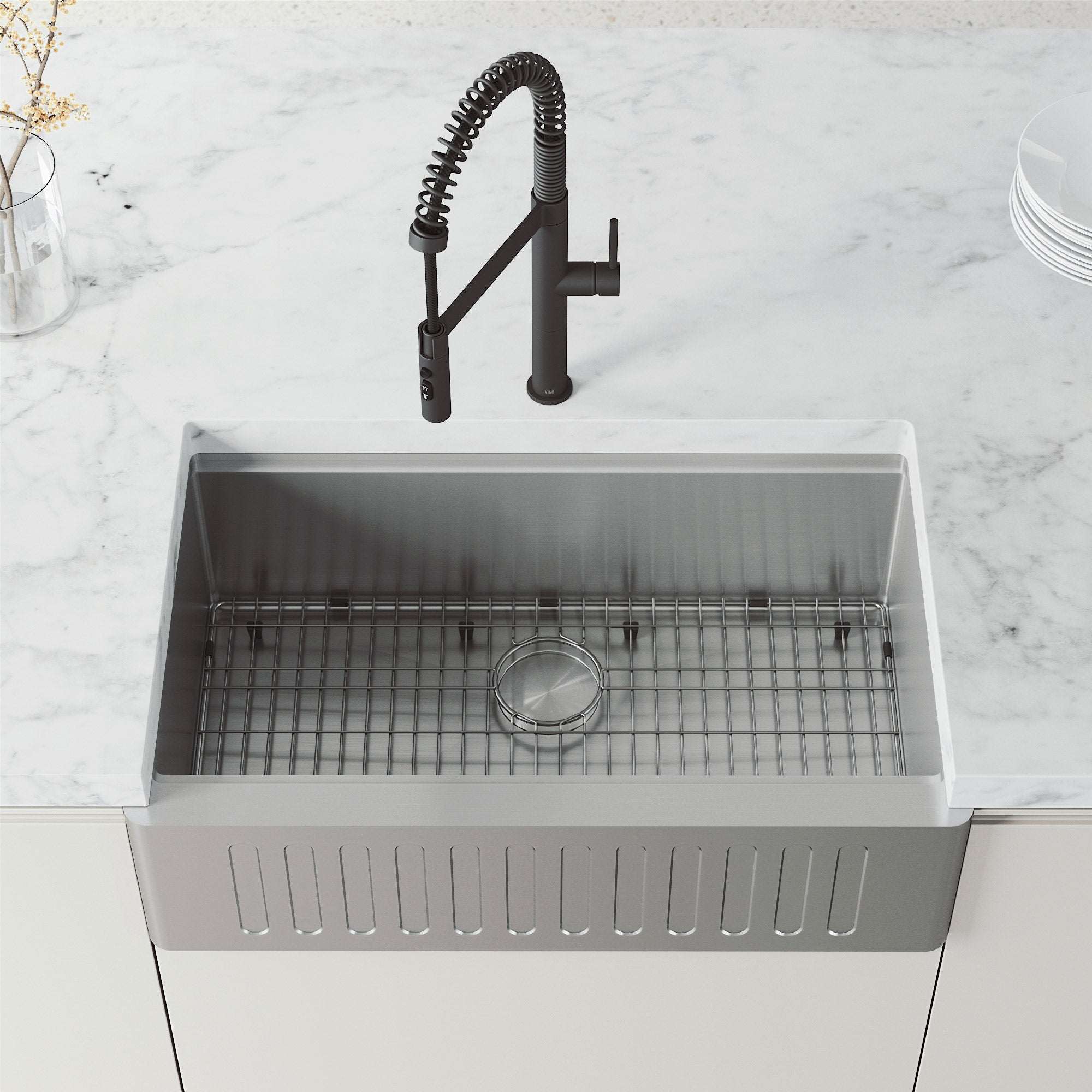 Edison Pro – 20 in. H Modern Contemporary Pull-Down Kitchen Faucet