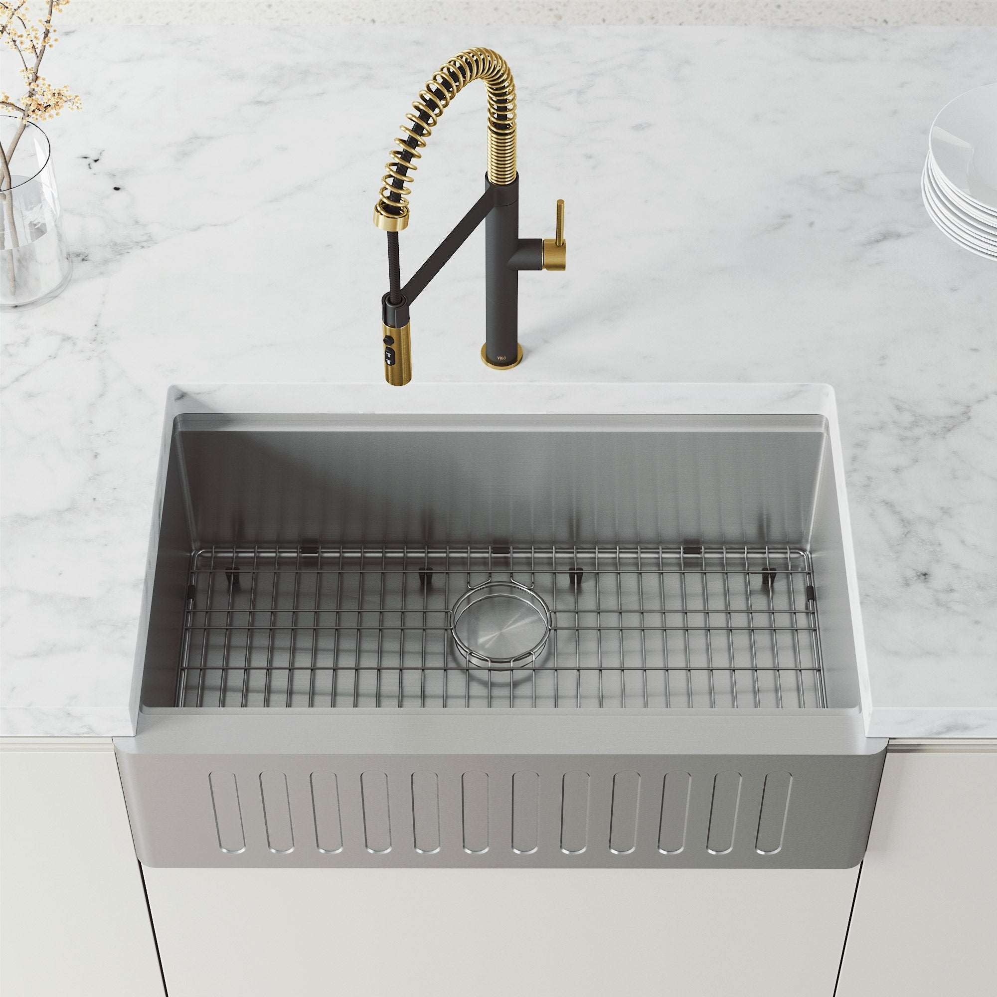 Edison Pro – 20 in. H Modern Contemporary Pull-Down Kitchen Faucet