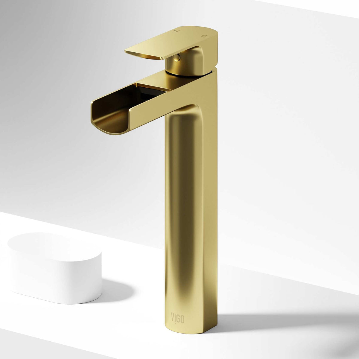 Fingerprint-resistant modern faucet for vessel sinks with ceramic disc valves