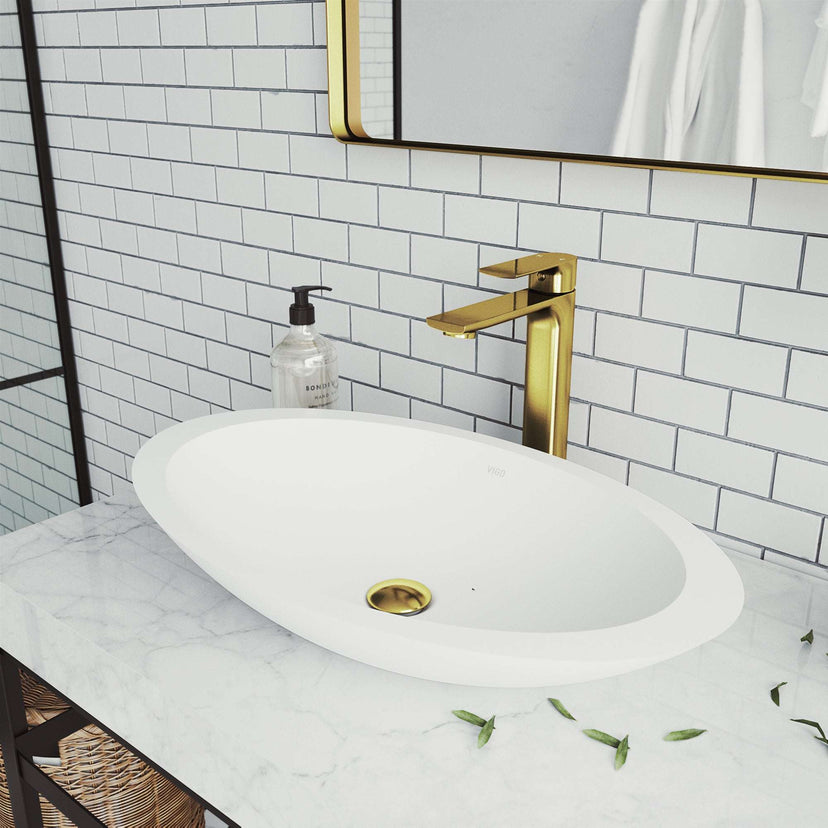Lever handle vessel faucet with corrosion-resistant brass construction