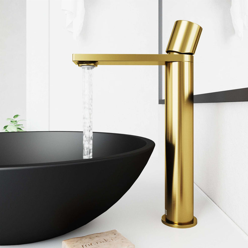 Ceramic disc valve vessel filler with corrosion-resistant brass hardware