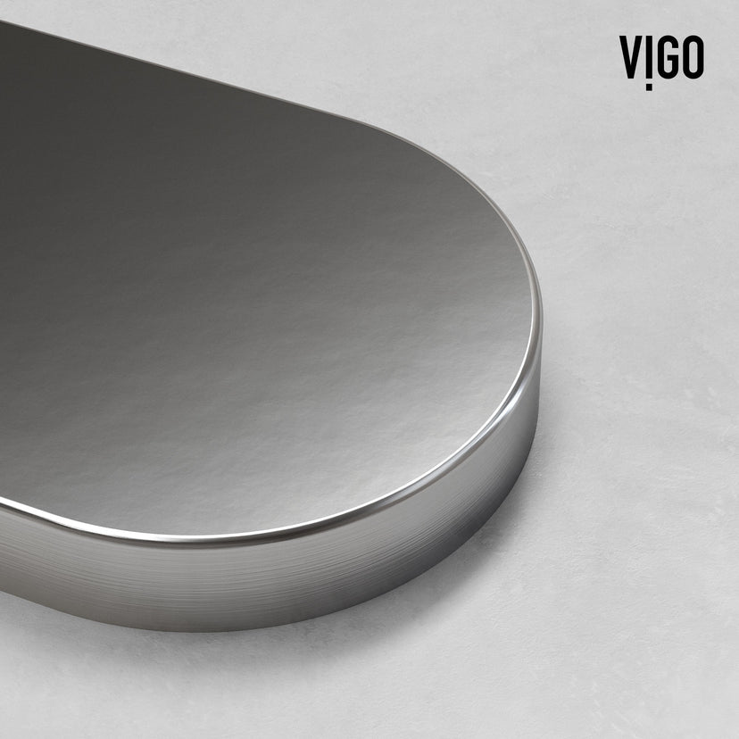 Zinc bathroom accessory in brushed nickel, 0.375 height