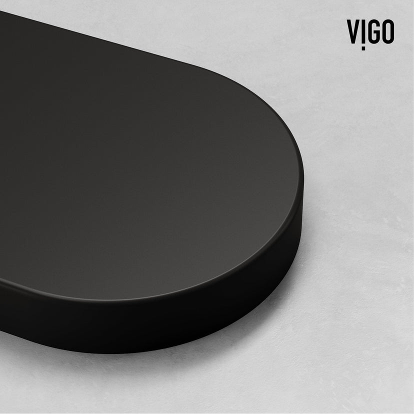 Zinc bathroom accessory in matte black, 0.375 height
